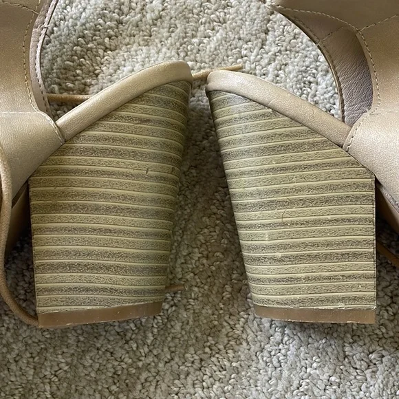 Nude lace up heels - Picture 8 of 9